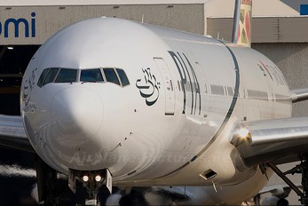 AP-BID - PIA - Pakistan International Airlines Boeing 777-300ER