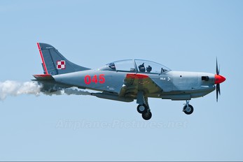 045 - Poland - Air Force "Orlik Acrobatic Group" PZL 130 Orlik TC-1 / 2