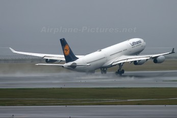 D-AIFB - Lufthansa Airbus A340-300