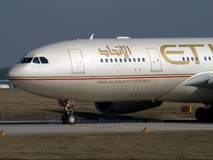 A6-EYL - Etihad Airways Airbus A330-200