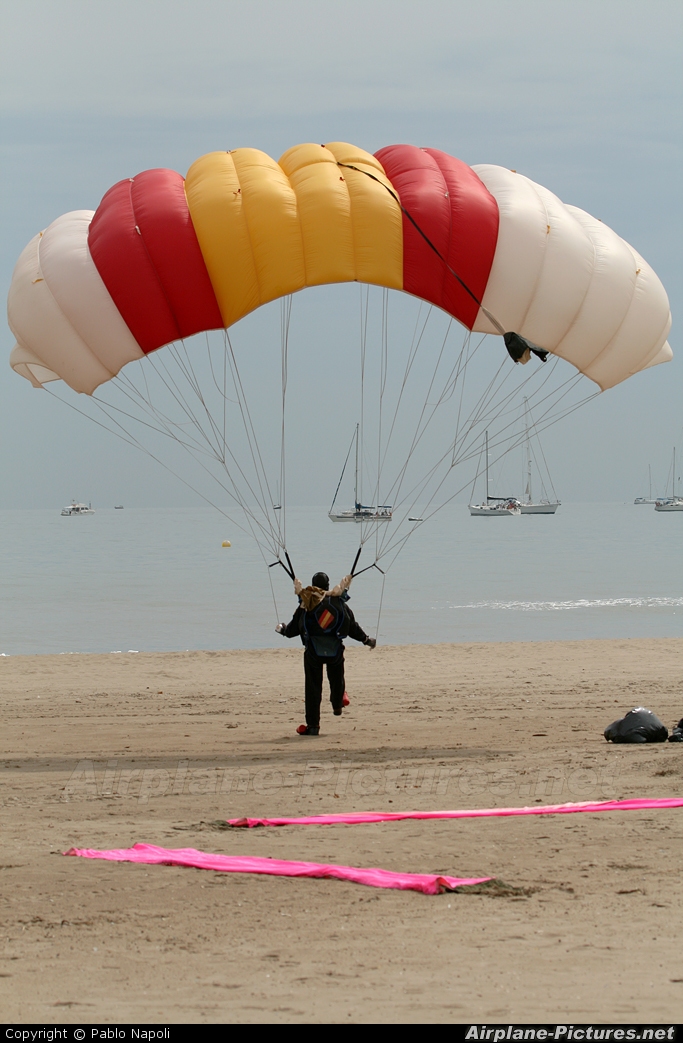 Parachute - aircraft at Valencia