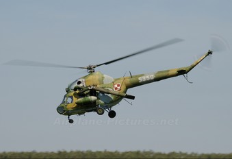 5350 - Poland - Air Force Mil Mi-2