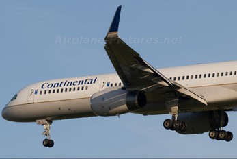 N13113 - Continental Airlines Boeing 757-200
