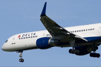 N702TW - Delta Air Lines Boeing 757-200