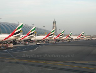 A6-EMQ - Emirates Airlines Boeing 777-300