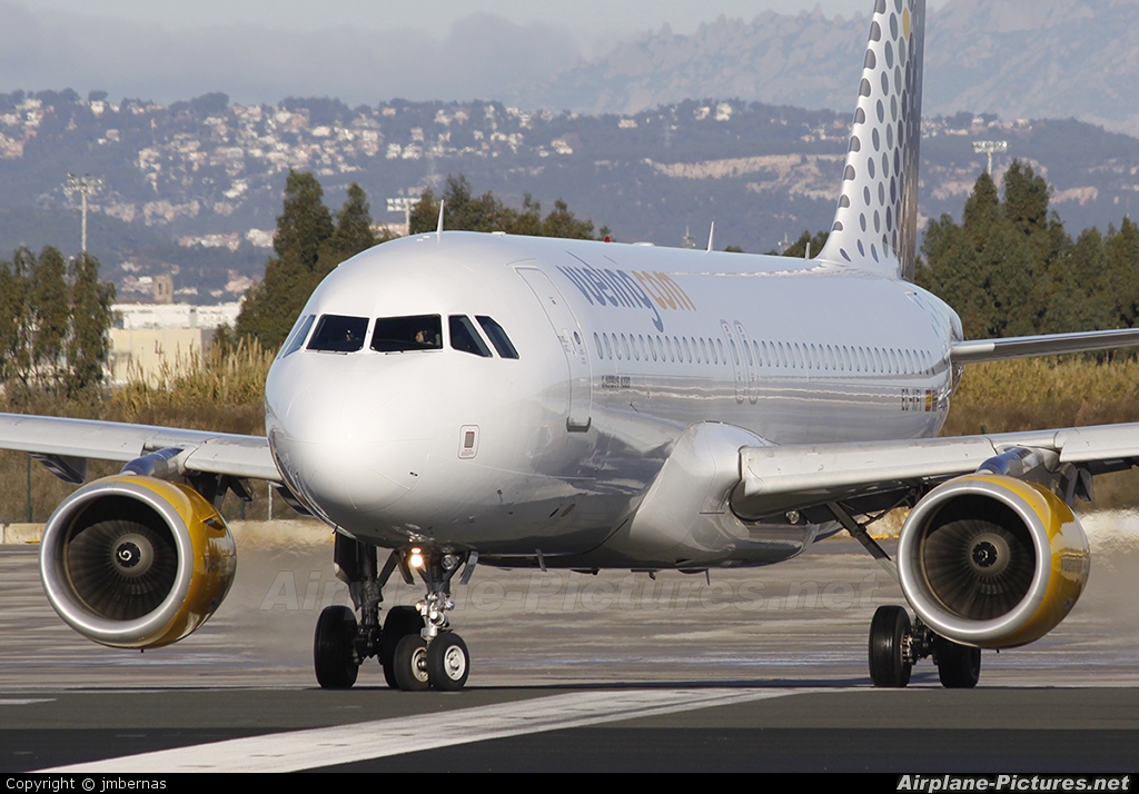 Vueling Airlines EC-KFI aircraft at Barcelona - El Prat