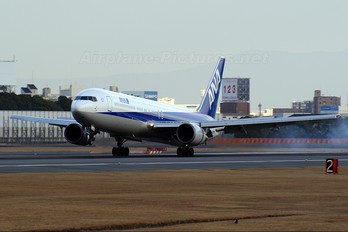 JA8259 - ANA - All Nippon Airways Boeing 767-300