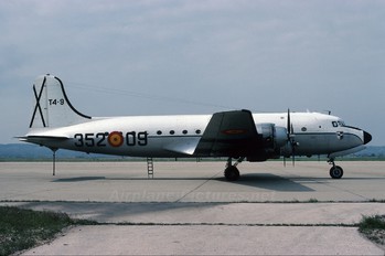 T.4-9 - Spain - Air Force Douglas C-54D Skymaster
