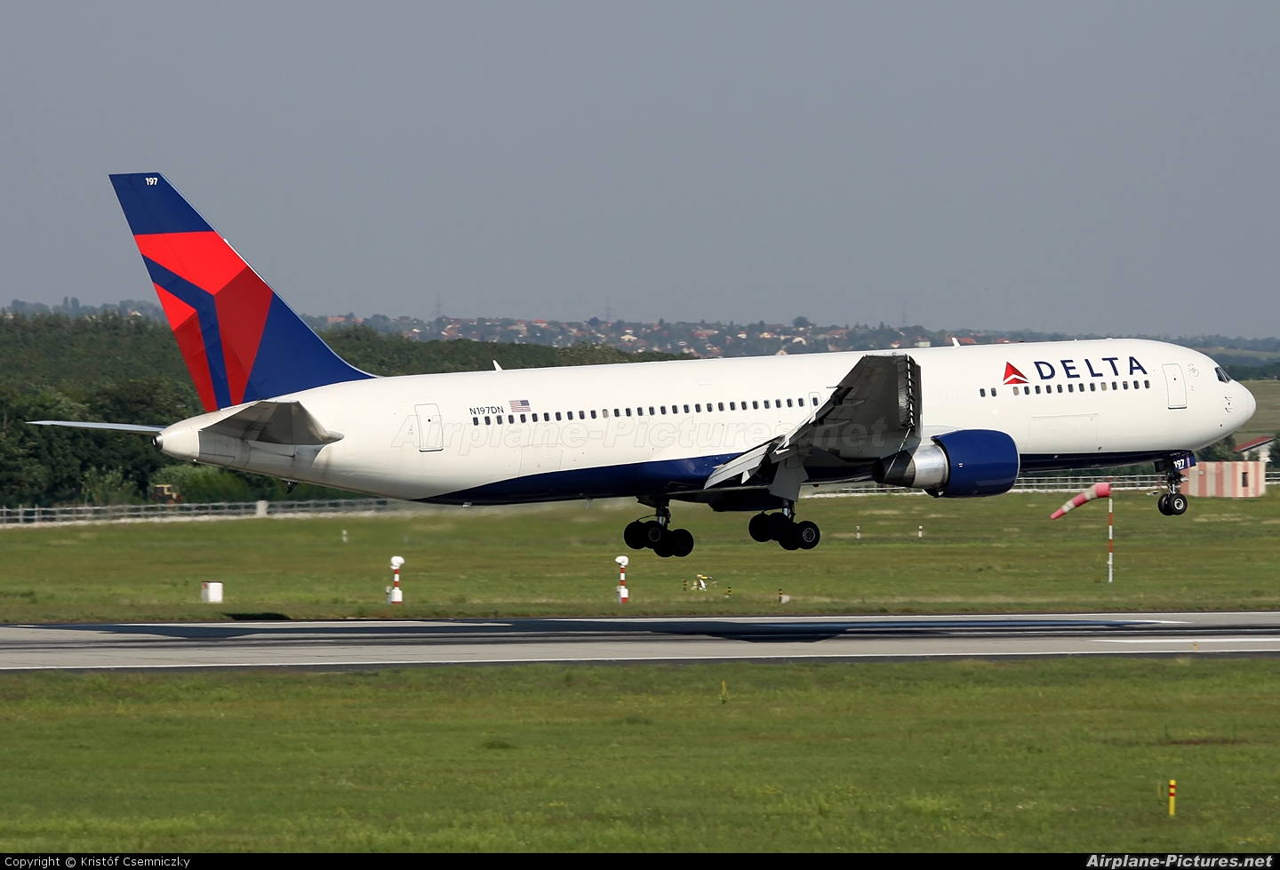Delta Air Lines N197DN aircraft at Budapest Ferenc Liszt International Airport