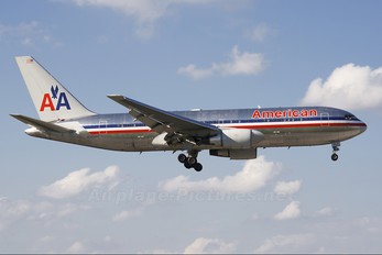 N320AA - American Airlines Boeing 767-200ER
