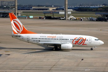 PR-GIM - GOL Transportes Aéreos  Boeing 737-700
