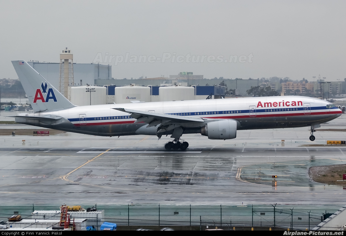 American Airlines N779AN aircraft at Los Angeles Intl