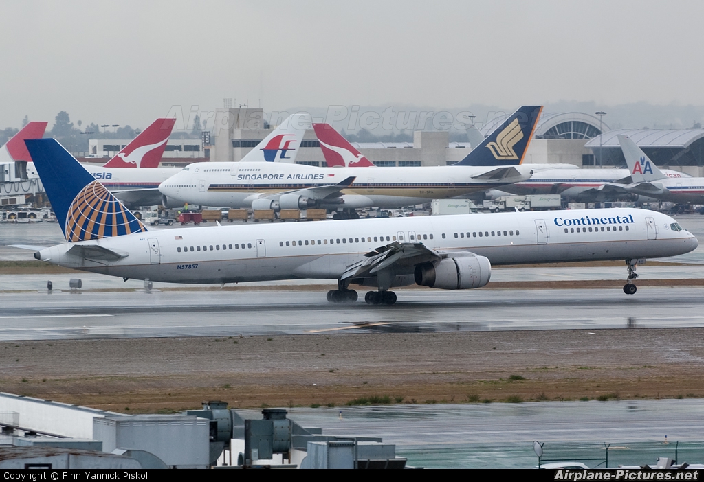 Continental Airlines N57857 aircraft at Los Angeles Intl