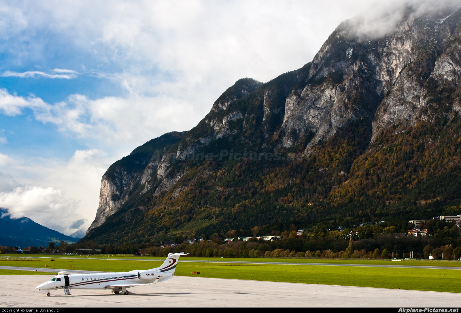 G5 Executive HB-JEL aircraft at Innsbruck