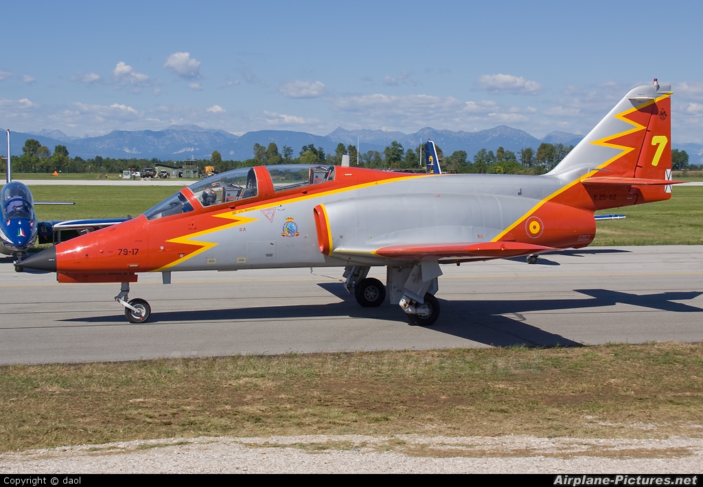 Spain - Air Force : Patrulla Aguila E.25-62 aircraft at Rivolto