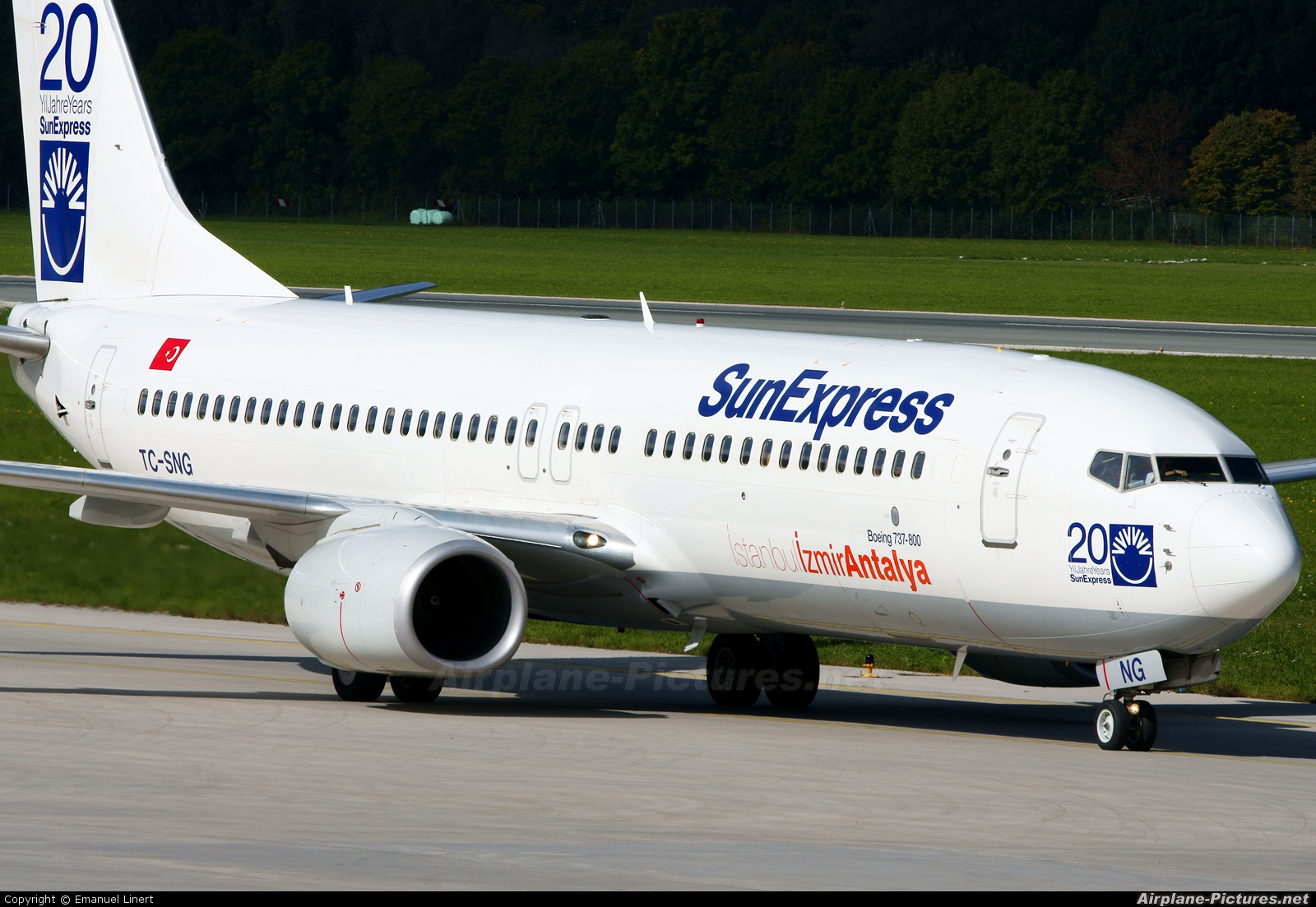SunExpress TC-SNG aircraft at Innsbruck