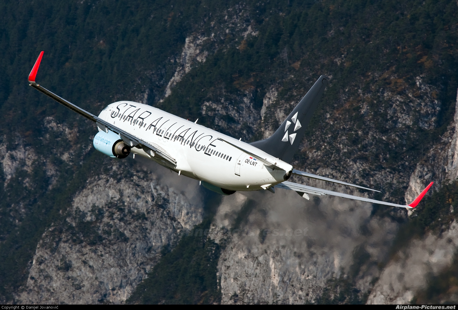 Austrian Airlines/Arrows/Tyrolean OE-LNT aircraft at Innsbruck