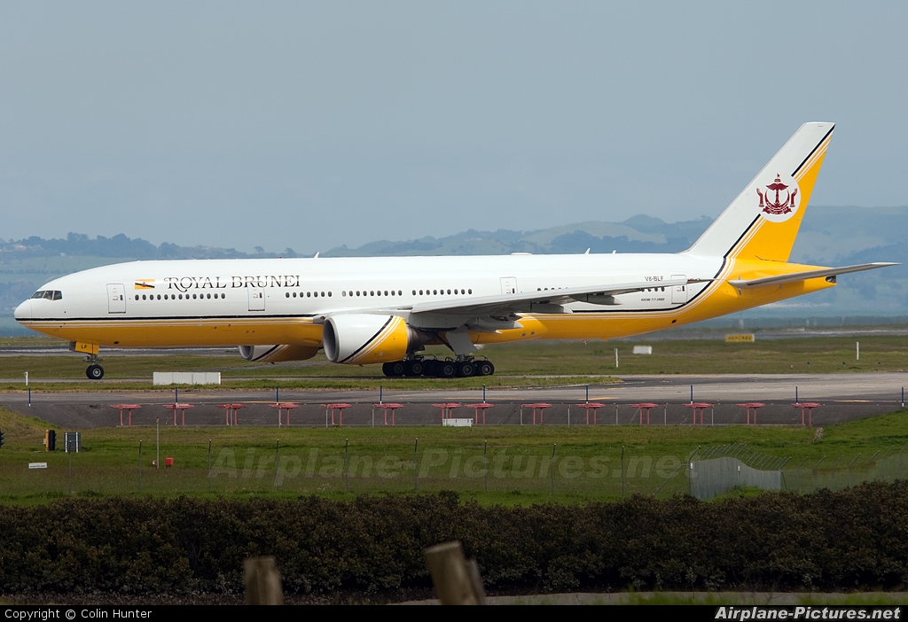 Royal Brunei Airlines V8-BLF aircraft at Auckland Intl