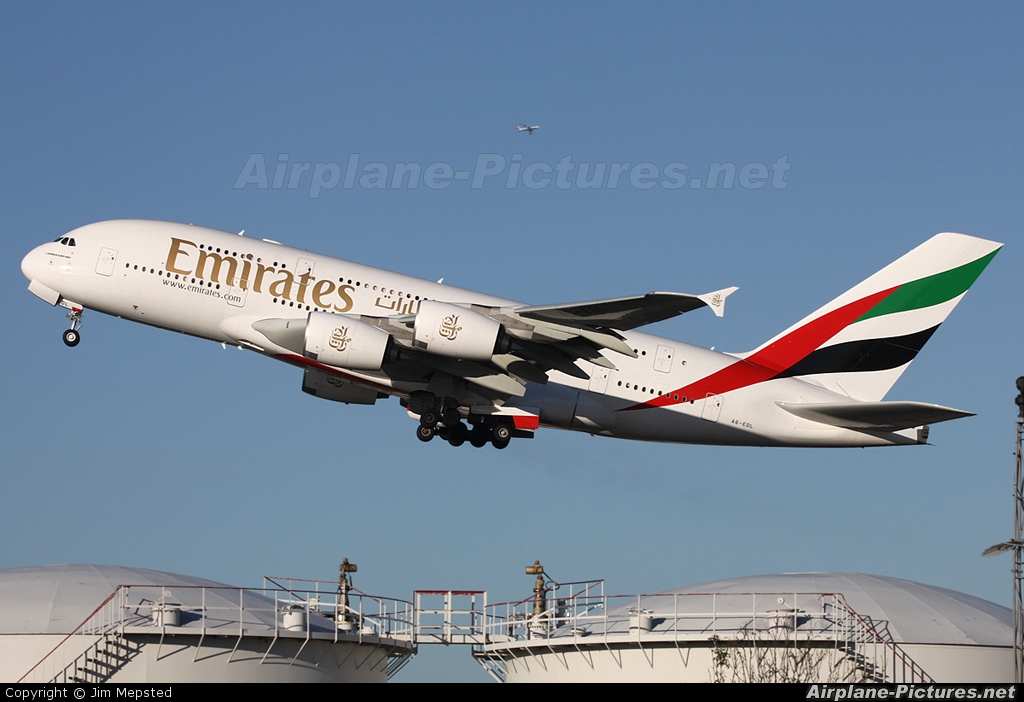 Emirates Airlines A6-EDL aircraft at London - Heathrow