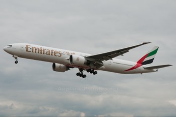 A6-ECC - Emirates Airlines Boeing 777-300ER