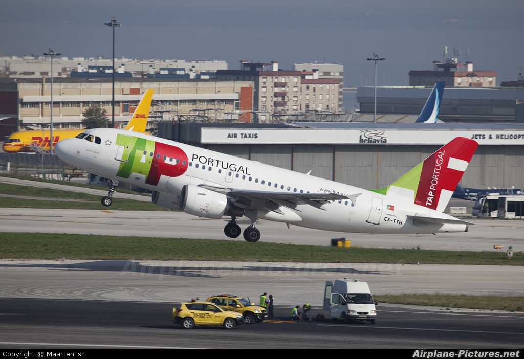 TAP Portugal CS-TTH aircraft at Lisbon