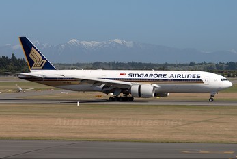9V-SRN - Singapore Airlines Boeing 777-200ER