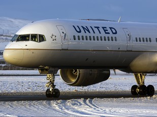 N19130 - United Airlines Boeing 757-200