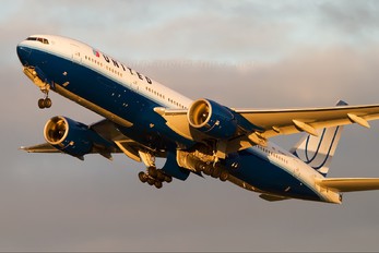 N784UA - United Airlines Boeing 777-200ER