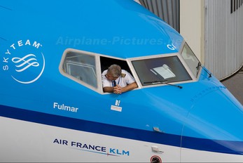 PH-BGK - KLM Boeing 737-700