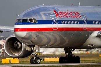 N762AN - American Airlines Boeing 777-200ER