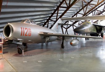 1120 - Poland - Air Force PZL Lim-2