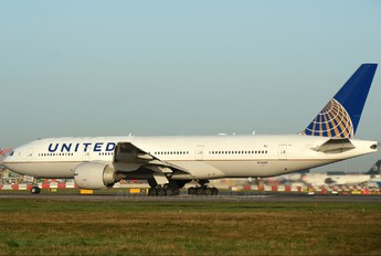 N78001 - United Airlines Boeing 777-200ER