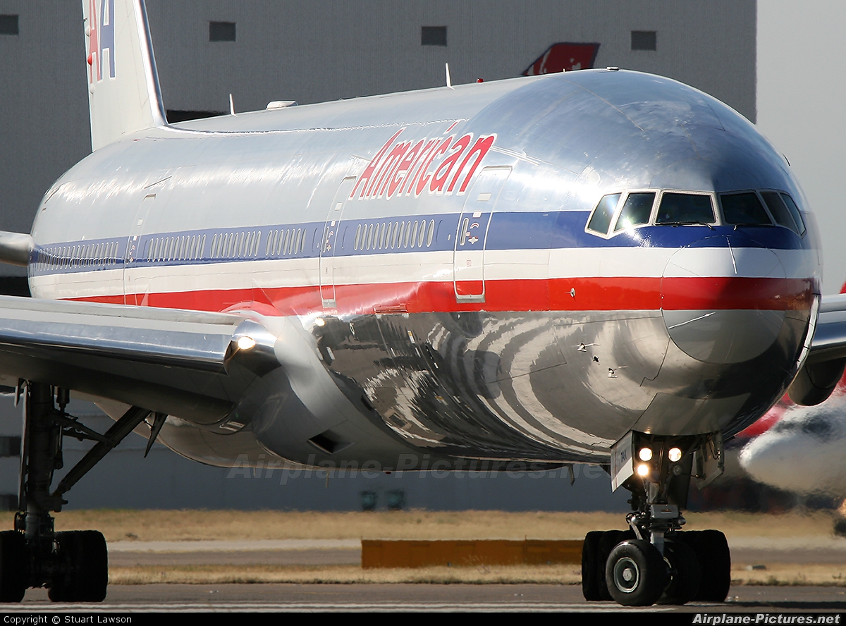 N779AN - American Airlines Boeing 777-200ER at London - Heathrow ...