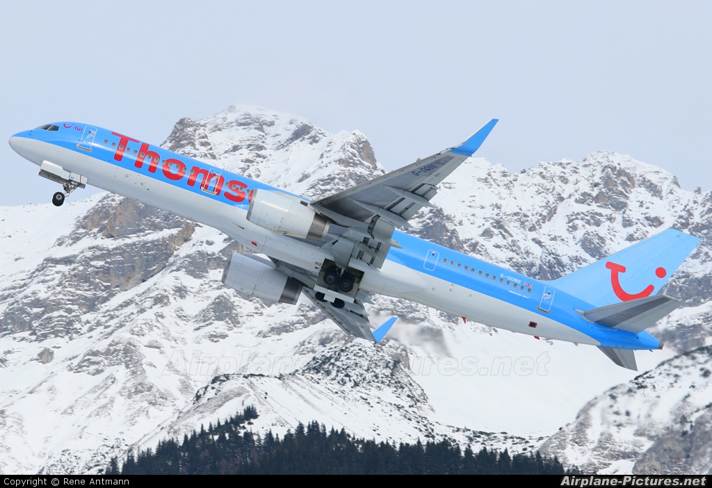 Thomson/Thomsonfly G-OOBE aircraft at Innsbruck