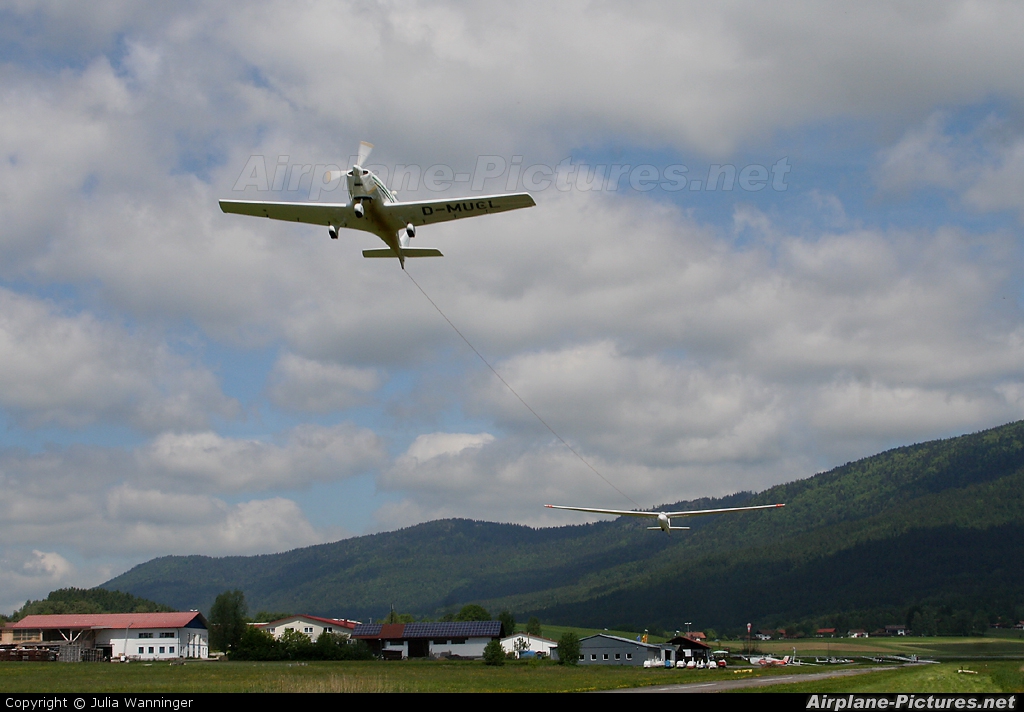 - Airport Overview - aircraft at Arnbruck