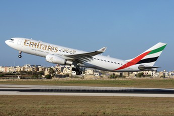 A6-EKS - Emirates Airlines Airbus A330-200
