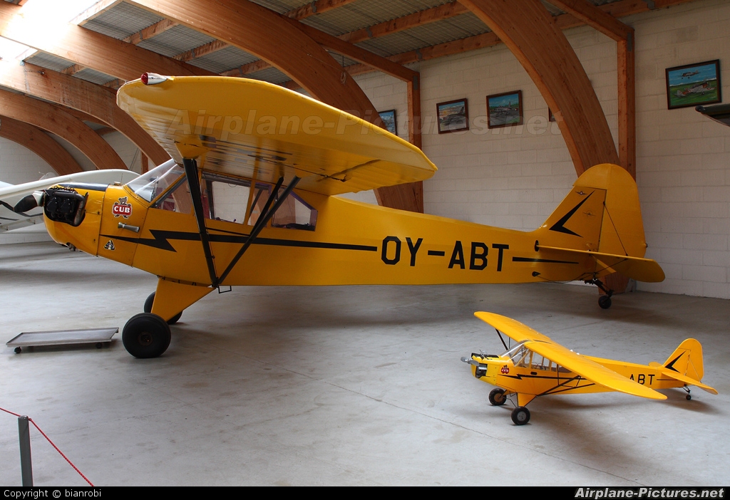 Private OY-ABT aircraft at Stauning