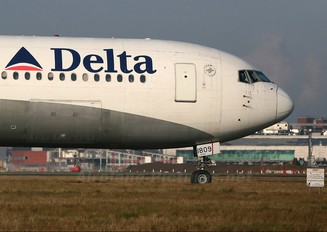 N833MH - Delta Air Lines Boeing 767-400ER