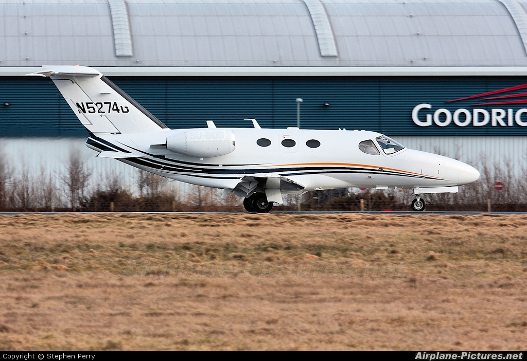Private N5274G aircraft at Prestwick