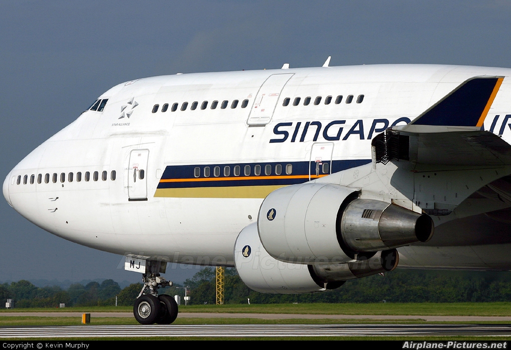Singapore Airlines 9V-SMJ aircraft at Manchester