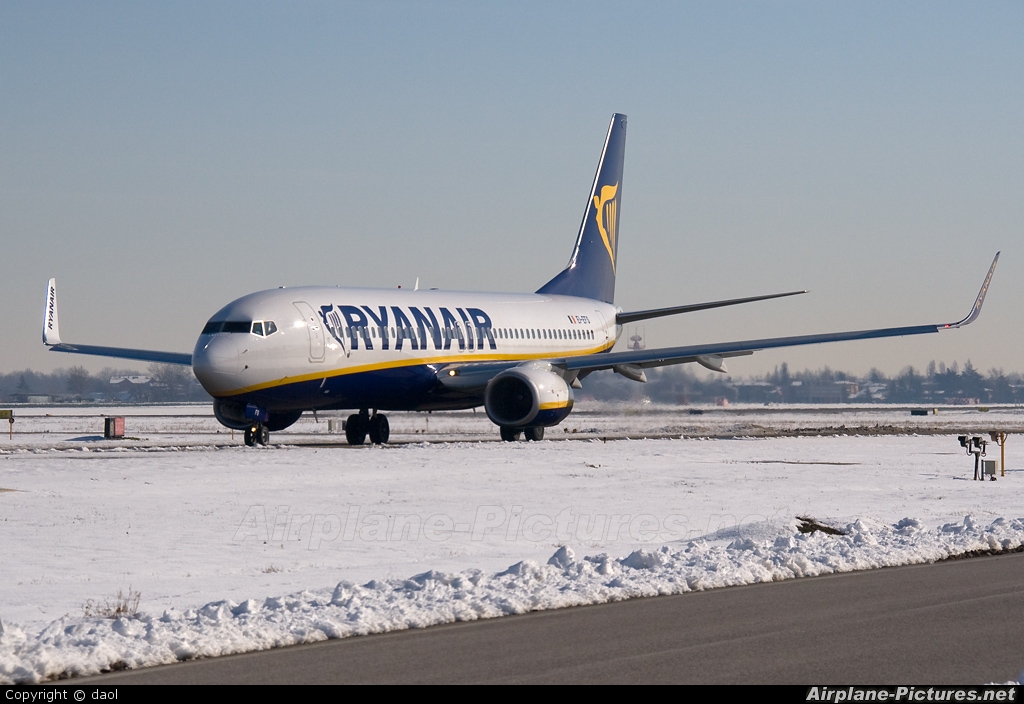 Ryanair EI-EFS aircraft at Bologna - Borgo Panigale