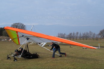 - - Private Unknown Hang glider
