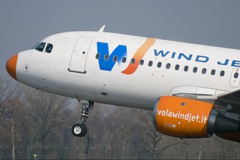 EI-DNP - Windjet Airbus A320