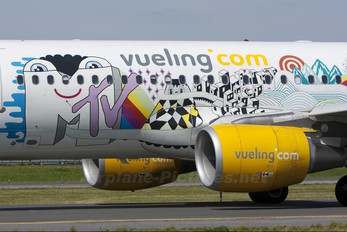 EC-KDG - Vueling Airlines Airbus A320