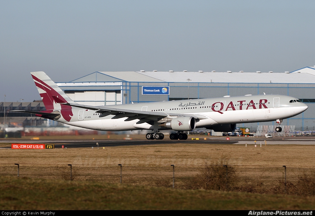 Qatar Airways A7-AEN aircraft at Manchester
