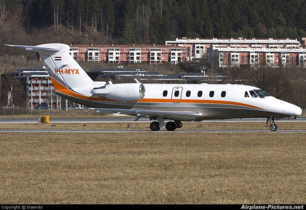 Solid Air PH-MYX aircraft at Innsbruck