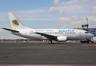 UR-VVS - Aerosvit - Ukrainian Airlines Boeing 737-500