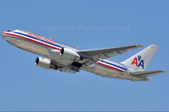 N323AA - American Airlines Boeing 767-200ER