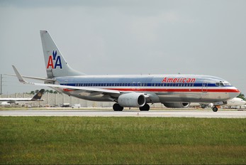 N939AN - American Airlines Boeing 737-800