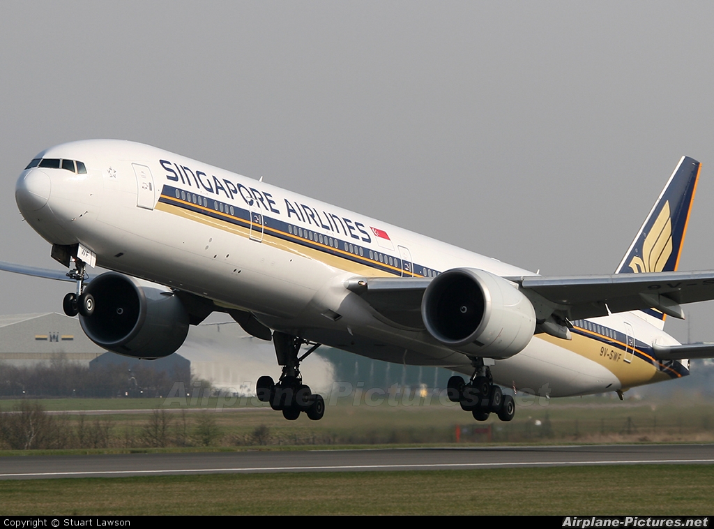 Singapore Airlines 9V-SWF aircraft at Manchester